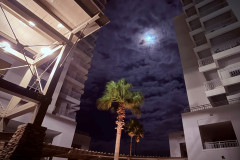 moon-over-luau-towers-em